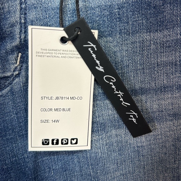 Judy Blue High Waist Tummy Control Capri Jeans Size 14W Medium Wash Cuffed - Picture 5 of 10